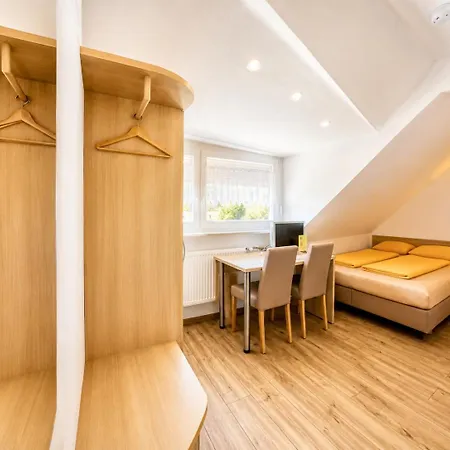 Hotel-heilsberg 住宿加早餐酒店 戈特马丁根